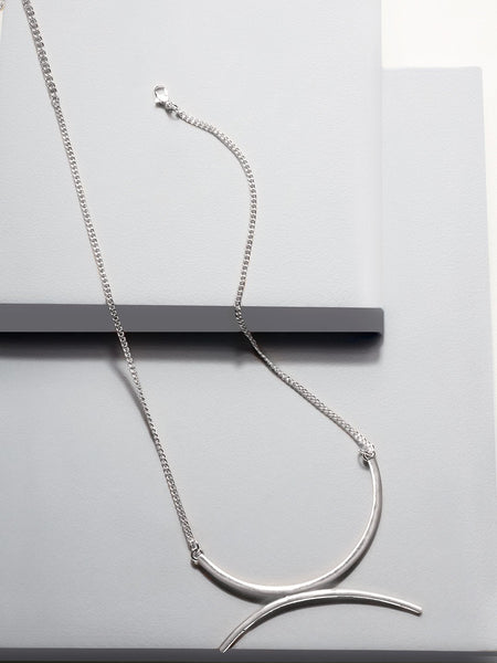 Belle semi curved necklace